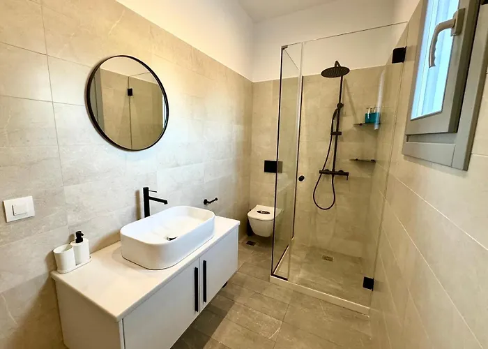 Almond Place Apartment *